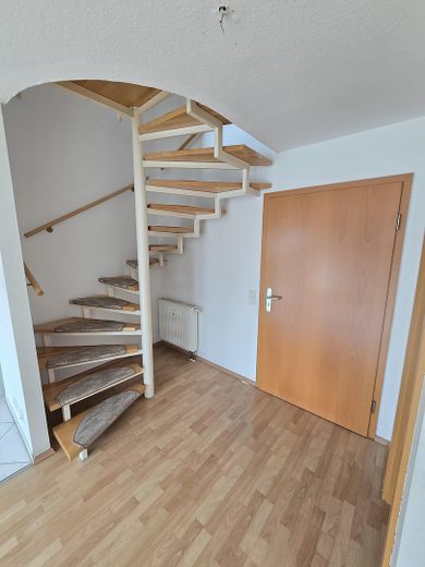 Moderne 4-5 Zimmer-Maisonette-Whng. in Filderstadt-Plattenhardt – Treppe nach oben