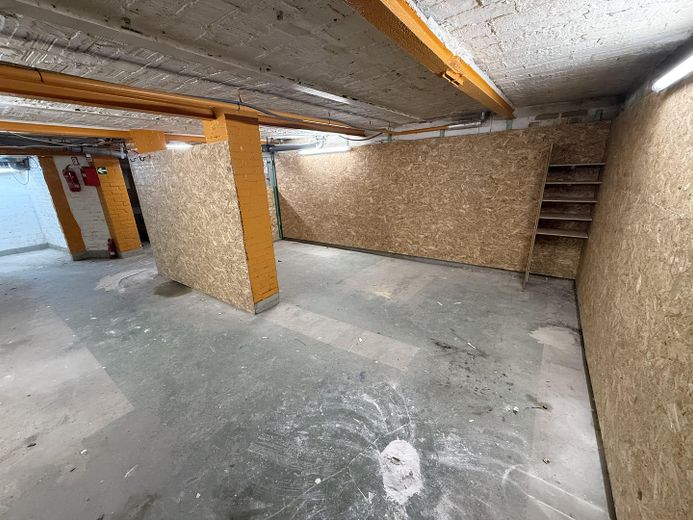 100 m² Lagerfläche | Strom, Wasser, WC | Bayerischer Platz | auch teilbar – Raum 2 - 48qm