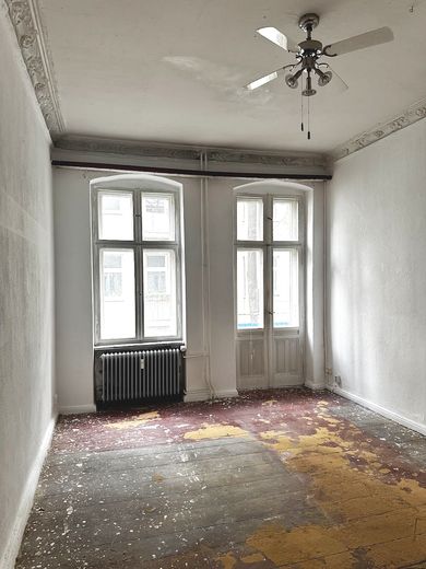Renovierungsbedürftige Altbauwohnung mit Balkon in Schöneberger Kiezlage – Foto 9