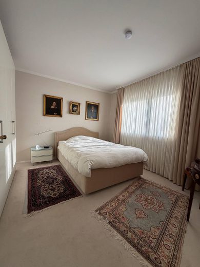 Schlafzimmer mit Schrank