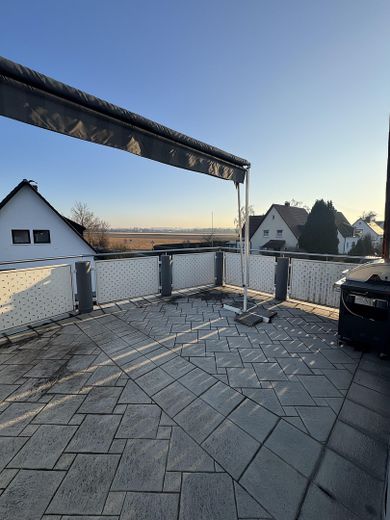 3-Zimmer-Dachgeschosswohnung mit Balkon + EBK in Maisach, Nutzfläche 151 qm, 5 Fußminuten zur S3 – Süd-Ost-Balkon