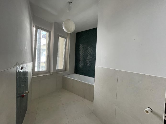 Exclusive, frisch sanierte 5 Zimmer Wohnung mit Einbauküche, Balkon im Musikerviertel zu vermieten – neues Bad