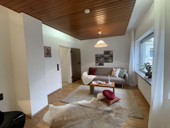 Il vostro angolo di Rheindürkheim – con cortile, carport e riscaldamento nuovo – Wohnzimmer Ansicht 3