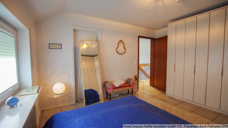 Spacieuse maisonnette au design loft très lumineux et ouvert, avec grand balcon ainsi qu’un mobilier vintage élégant, pour 3 à 12 mois à proximité immédiate du Lorettoberg, dans le quartier de Wiehre à Fribourg – 96cffad3a2d091dce98247e4e87f32d3e3d3a3a4.jpg