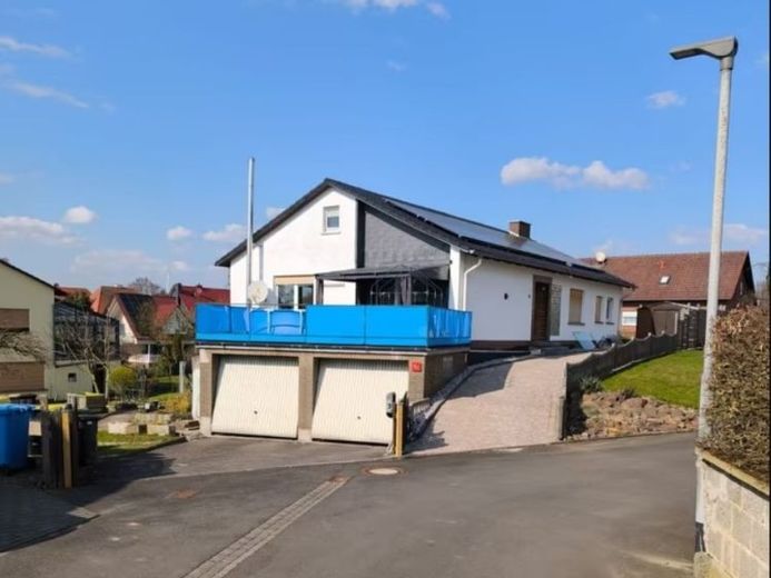Stadtallendorf, 2 Familienhaus – Foto 1