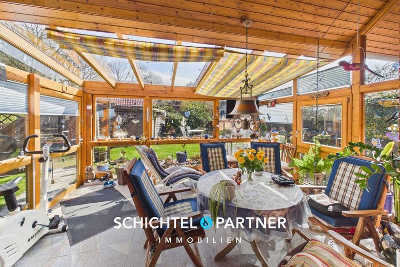 Quelkhorn | Traumhaftes 3-Parteien-Haus auf schönem Grundstück – S&amp;P | Wintergarten
