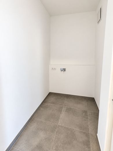 Erstbezug in Prenzlauer Berg: Neuer Einbauküche, Fußbodenheizung, und Separater Schlafbereich – HWR