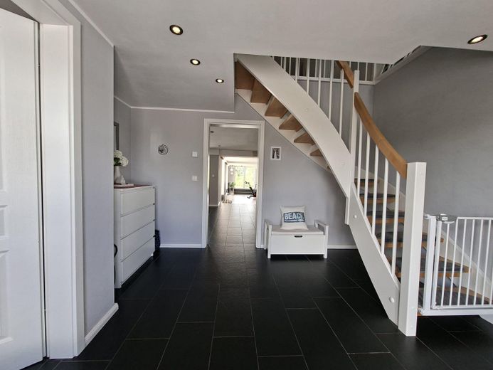 एकांत स्थान पर स्थित पूर्णतः नवीनीकृत फार्महाउस, 2 आवासीय इकाइयों के साथ, फ्लेंसबर्ग के पास – Eingangsbereich Haupthaus
