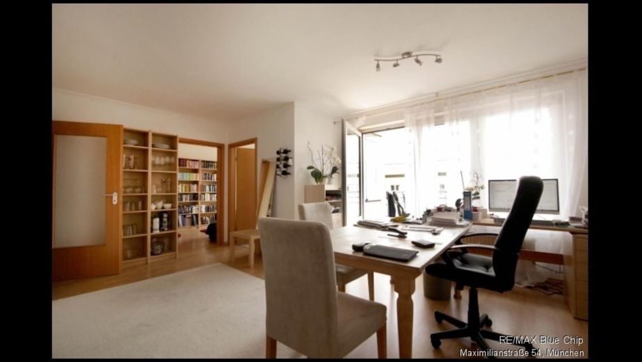 اشترِ العقار المناسب – Teil großes Wohnzimmer