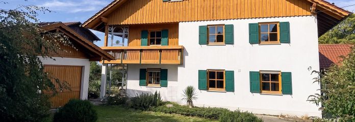 Casa adosada de 6 habitaciones con jardín, balcón orientado al sur y garaje en Germaringen – Hausansicht vom Vorgarten
