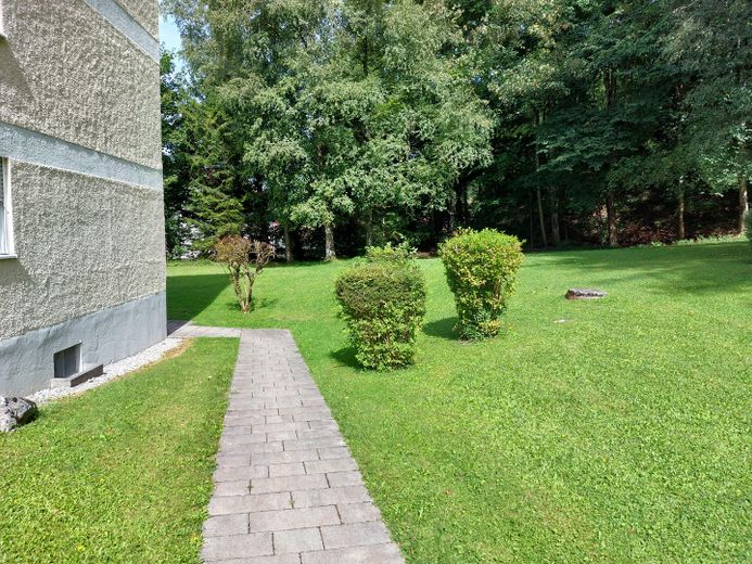 світла 1-кімнатна квартира на першому поверсі площею 35 м² у тихому місці, Kochel am See, am Lainbach 17 – Weg ums Haus