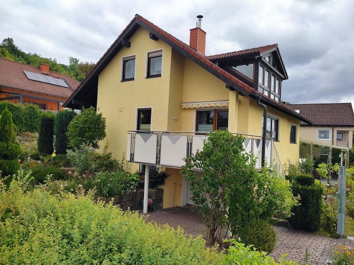 Ein schönes Zuhause in Südhanglage. – Südwest Balkon + Gartentreppe