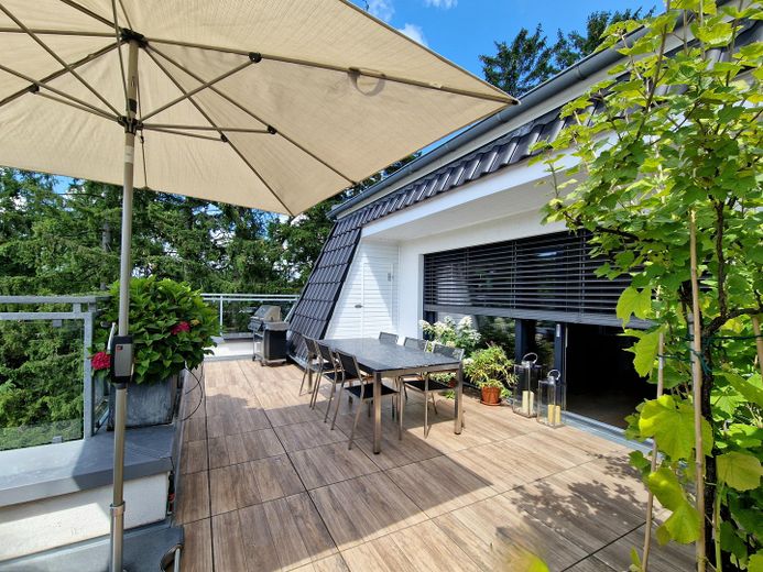 Courtagefrei: Helle und zentral gelegene DG-Maisonette-Wohnung mit Galerie und Sonnenterrasse – 13_Dachterrasse_2