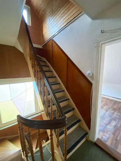 2-Zimmer-Wohnung in Goslar/Oker günstig für Selbstgestalter – Treppe zum Dachboden