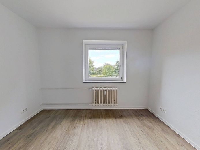 **2 ALQUILERES NETOS GRATIS** Bonito apartamento de 3 habitaciones bien distribuido, con cocina equipada, BALCÓN y bañera – Ansicht I: Schlafzimmer I