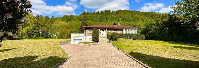 Gewerbehalle, Bauplatz und Wohnhaus auf großzügigem Grundstück in idyllischer Lage von Kämpfelbach