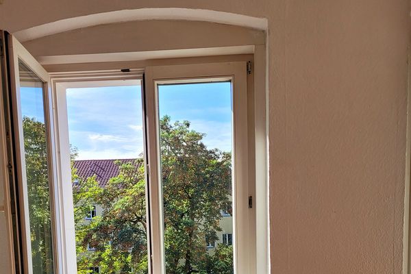 Jasne, 2-pokojowe mieszkanie w dzielnicy Prenzlauer Berg, wolne od zaraz, osobna kuchnia, drewniana podłoga