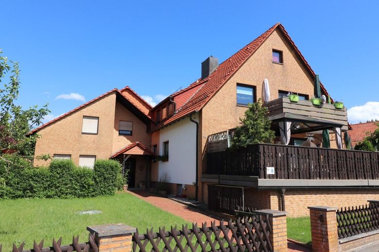 Bereits verkauft: Doppelhaus mit 3 Wohnungen in Dramfeld bei Göttingen – Titelbild