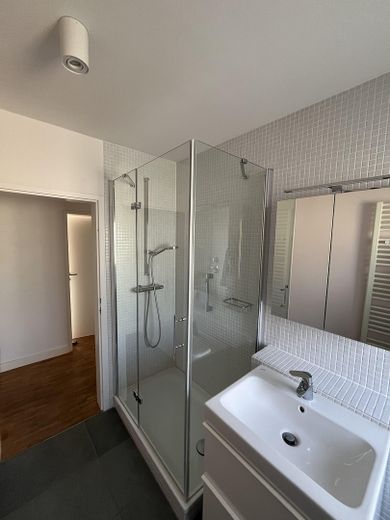 Modernisierte, helle 2-Zimmer-Wohnung mit Wohnküche – Bad