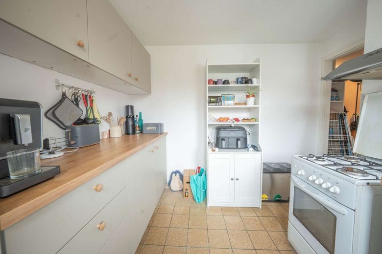 Schöne 3-Zi-Whg. mit Balkon und Stellplatz, zentral in Ludwigsburg – Küche