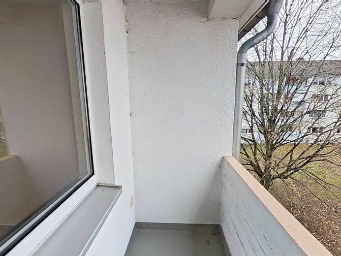 SPARAKTION: Komfortable 3-Zimmer-Wohnung mit überdachtem BALKON und Tageslichtbad mit Dusche und Badewanne – Balkon