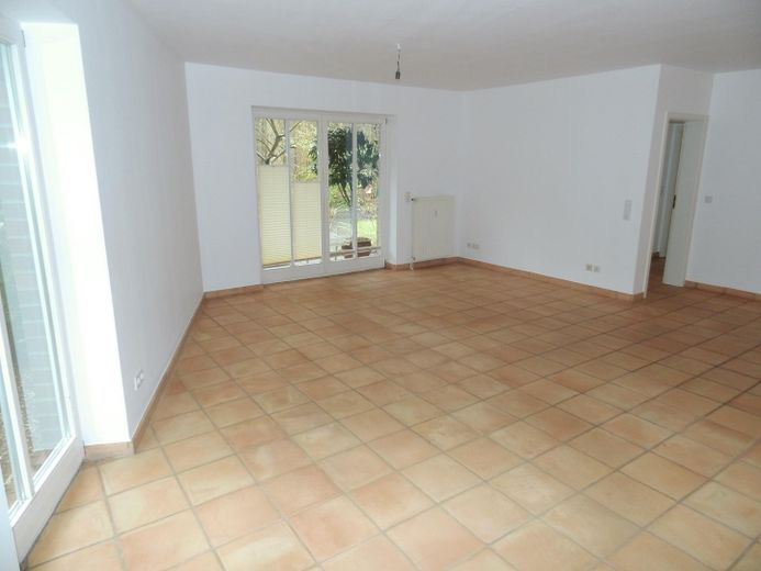Wohnerlebnis am Jenischpark: traumhafte Erdgeschoßwohnung mit eigenem Garten von Privat – Wohnbereich