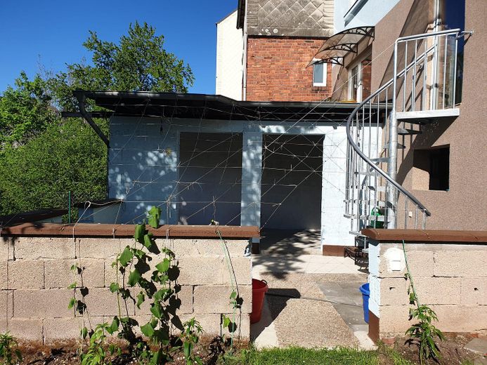 Einziehen, loskochen & wohlfühlen: Modernisiertes XL-Haus mit Traumküche, Komfort-Garage & Garten – Garten 04