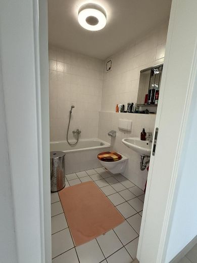 Exklusive Dachgeschosswohnung in Alleinlage – 2 Balkone - 2 Bäder – Bad mit Badewanne