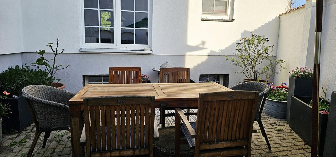 Tu sueño de tener un caballo en casa se hace realidad – Sitzecke vor der Küche
