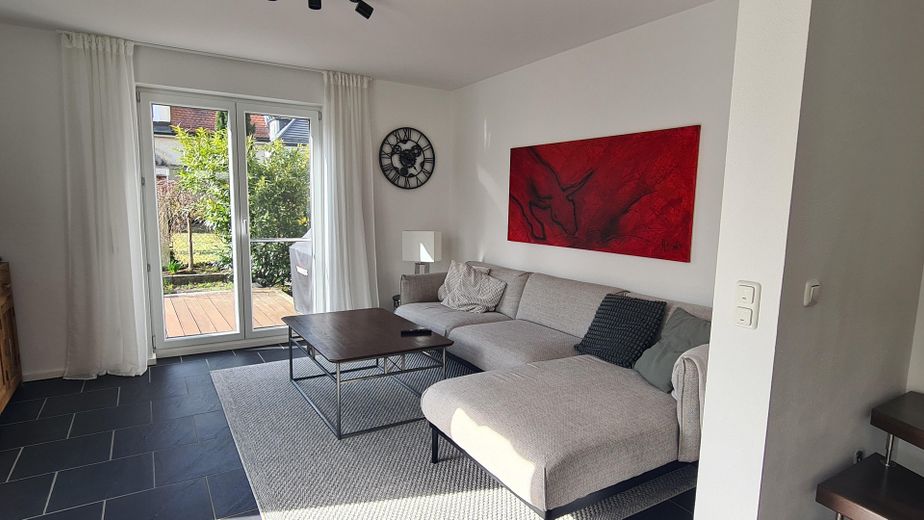 VON PRIVAT UND PROVISIONFREI: Reiheneckhaus in Großhadern im Blumenviertel – Bild-05-Wohnzimmer