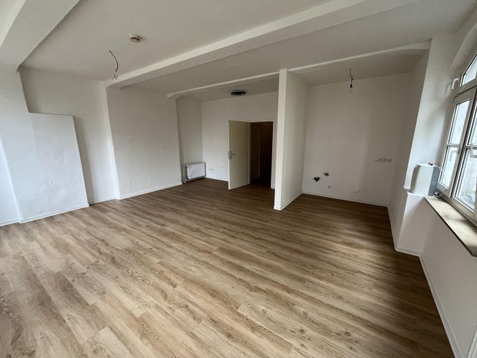 Wohn-, Schlafzimmer Küche