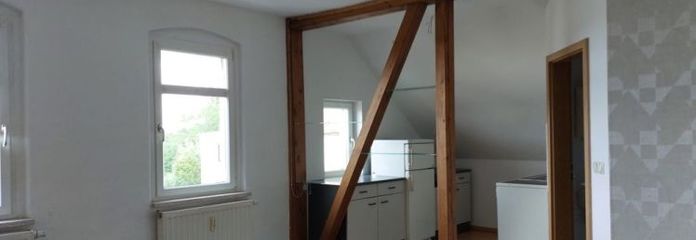¡Ático de 2 habitaciones en Friedrichsgrün con cocina empotrada y laminado!