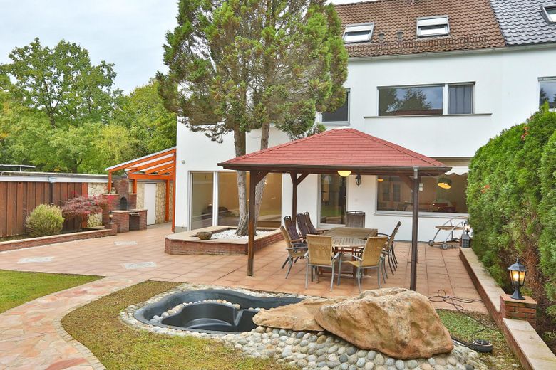 Großzügiges Reiheneckhaus mit ca. 205 m² Wohnfläche & großem Garten – provisionsfrei – Garten mit großer Terrasse