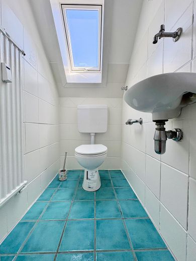 HELLE 3 Zimmer Wohnung - Erstbezug nach Renovierung – Gäste-WC