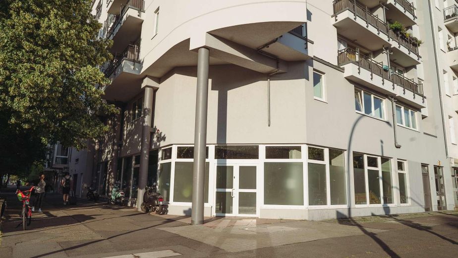 🌿 Stilvolle Praxis-, Studio- oder Ausstellungsfläche in Top-Lage Berlin Prenzlauer Berg – Front Ansicht