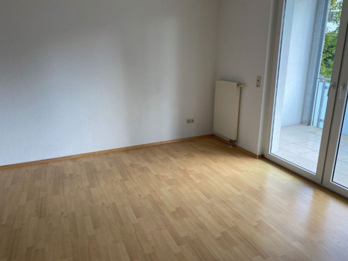 Wohnzimmer - www.immobilien-he