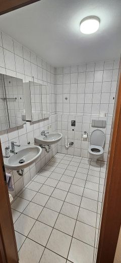 3,5‑Zimmer‑Gartenwohnung in Weil im Schönbuch – bezugsfrei ab sofort! – Bad