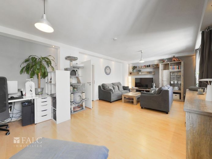 Maisonetteflair trifft Stadtleben: Stilvolle 3 Zimmerwohnung über den Dächern von Elberfeld! – Wohnzimmer