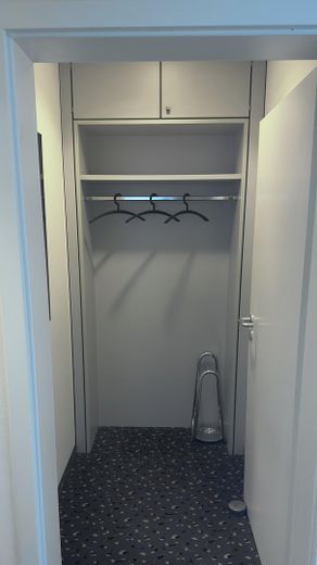 Repräsentative EG Bürofläche in gepflegtem Bürohaus – Garderobe 