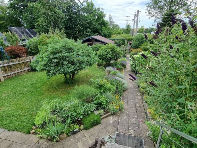***Attraktives Einfamilien-Reihenhaus mit Garten, Garage und Kamin in ruhiger Lage von Hohenstein-Ernstthal – Foto 1