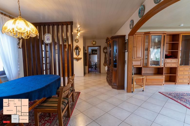 Ideales Haus für Familie mit 2–4 Kinder in sehr ruhiger Traumlage und viel Platz in Bühl-Weitenung – Blick aus der Küche