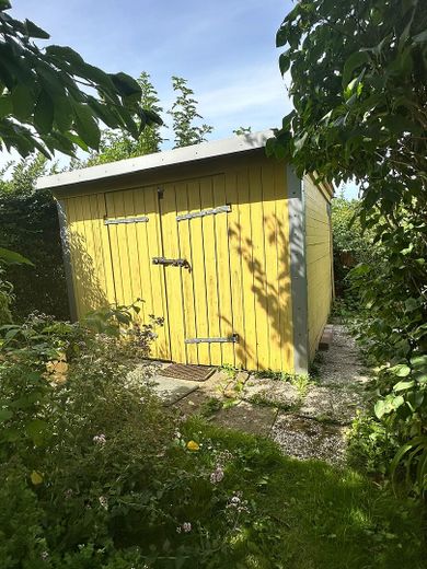 Ruhiges, sonniges & energieeffizientes Einfamilienhaus direkt „hinter’m Deich“ nahe Büsum – Schuppen im Garten