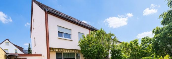 Familienfreundliche Doppelhaushälfte mit Garten, Garage und großzügiger Raumaufteilung