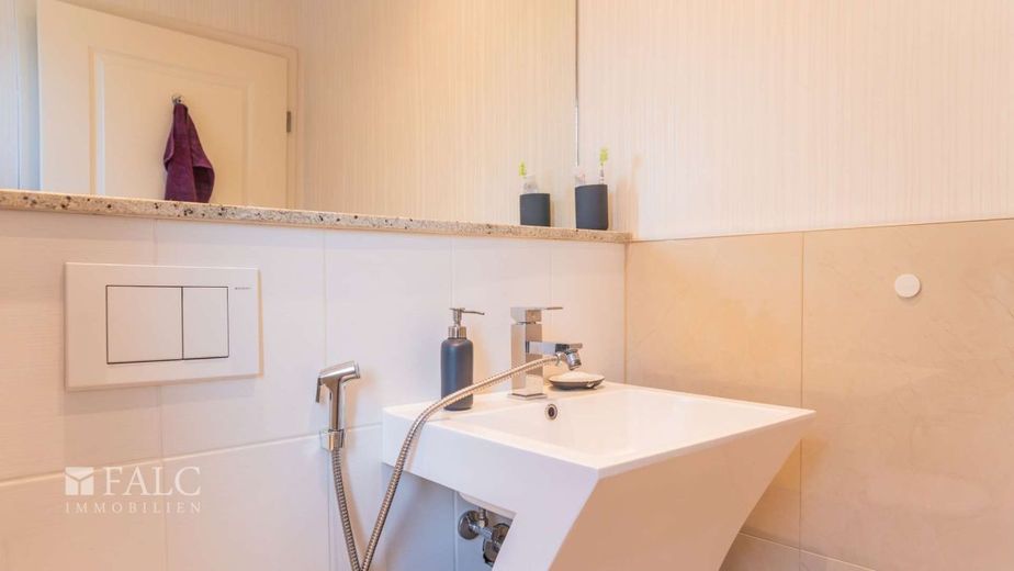 Charmantes Einfamilienhaus mit hochwertiger Küche! – Gäste WC