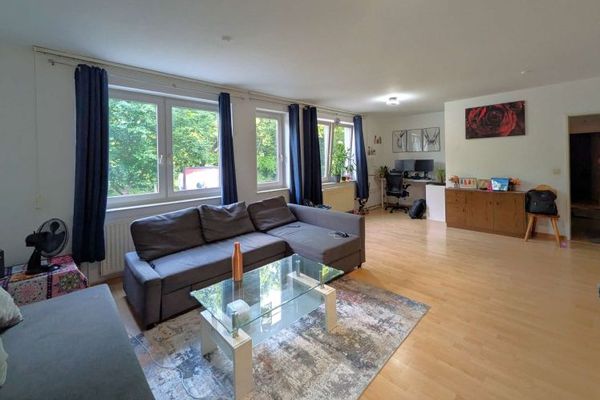 Bright 2-room comfort apartment – Attractive investment property with courtyard parking space in a central location