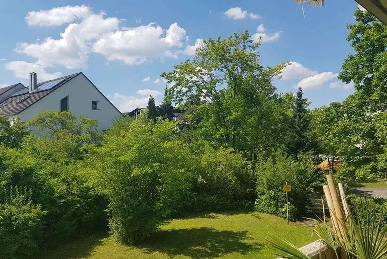 Möblierte Wohnung, Pool & Sorglos-Investment in Augsburg-Göggingen – Gartenblick 