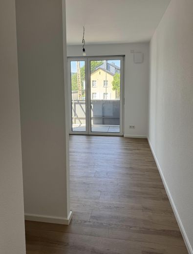 Möbliertes 1-Zimmer-Apartment mit Küche und Balkon (Erstbezug) – Wohn-/Schlafzimmer 1