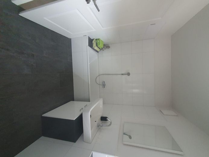 2 Zimmer Wohnung mit Balkon und Tiefgaragenplatz in Hamburg-Iserbrook – Bad