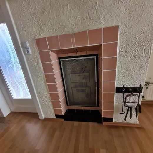 Жилой и коммерческий дом с магазином, амбаром и 3 гаражами — 1.030 м² в центре населённого пункта, без комиссии – OG-Flur: Kachelofen-Feuerung