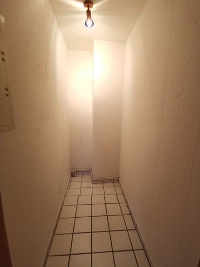 ** 645 € з комунальними витратами ** 3 хвилини пішки до центру міста та Старого міста: гарна, світла 1-кімнатна квартира у дворі – Abstellraum